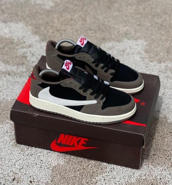 Nike TRAVIS