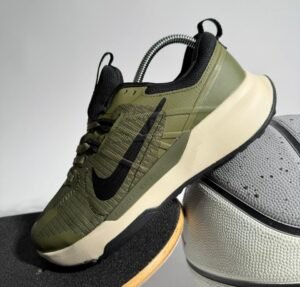 NIKE JUNIPER VERDE MILITAR
